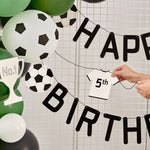 Персонализируем гирлянд за рожден ден с надпис "Happy Birthday" и футболни фланелки с номера, черно-бял дизайн, 1.5 м, идеален за футболни партита, Emotions Factory.