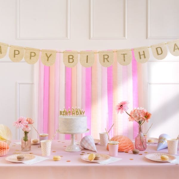 Филцов банер "Happy Birthday", с цветя,бежов, 3 м, елегантен и стилен, подходящ за рождени дни на малки и големи, Emotions Factory.