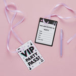 Покани за парти "VIP Pass" – комплект от 10 броя с лента за закачване, идеални за тематични танцови и музикални партита, Emotions Factory.