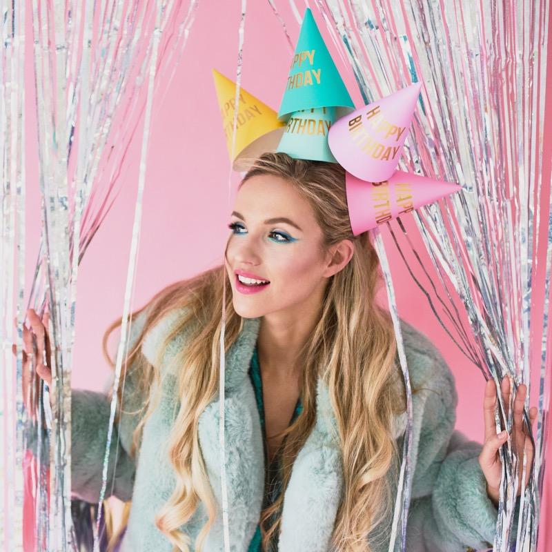 Парти шапки "Happy Birthday", пъстри нюанси (6бр./оп.)